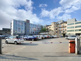 Išnuomojamos patalpos ketvirtame aukšte 25,96 kv.m, A klasės ,,VERSLO CENTRAS 32‘‘ tinkančios įvariai veiklai, Kauno centre, Vytauto pr., 5