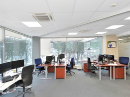 Kauno centre, Vytauto pr., šiuolaikiškame A klasės ,,VERSLO CENTRAS 32‘‘, išnuomojamos 308,69 kv. m. BIURO patalpos, 4 aukšte. 9