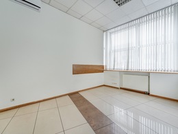 Nuomojamos administracinės/prekybinės 200 kv. m. patalpos Ugniagesių g., Aukštuosiuose Paneriuose 8