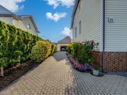 Parduodamas namas S. Nėries g. 39, Mažeikiuose, 350.00 kv.m ploto, 2 aukštai 10