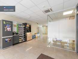 Kauno centre, Vytauto pr., šiuolaikiškame A klasės ,,VERSLO CENTRAS 32‘‘, išnuomojamos 11,65 kv.m. BIURO patalpos, 2 aukšte. 11