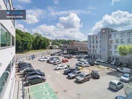 Kauno centre, Vytauto pr., šiuolaikiškame A klasės ,,VERSLO CENTRAS 32‘‘, išnuomojamos 11,65 kv.m. BIURO patalpos, 2 aukšte. 19